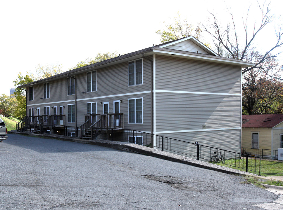 Barton Oaks Apartments in Little Rock, AR - Building Photo