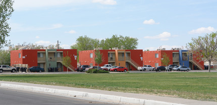 8000-8008 Grand Ave NE in Albuquerque, NM - Foto de edificio - Building Photo