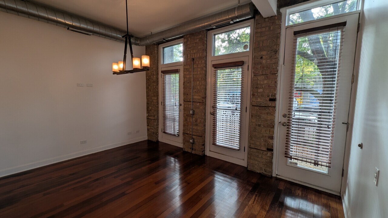 1222 W Hubbard St, Unit 1F in Chicago, IL - Building Photo