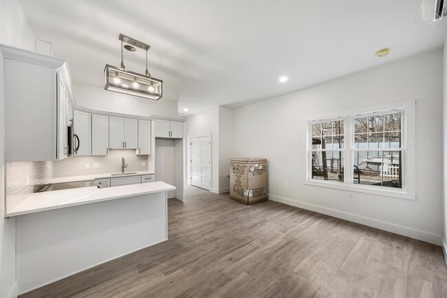 1083 US-9 in Fishkill, NY - Building Photo - Building Photo