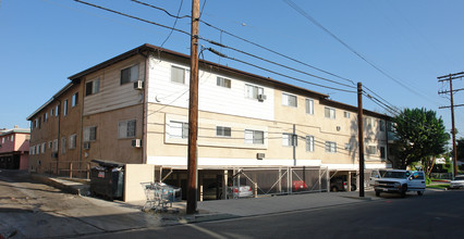 Encino Courtyard in Van Nuys, CA - Building Photo - Building Photo