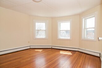 56 Drew St, Unit 2 in Burlington, VT - Foto de edificio - Building Photo