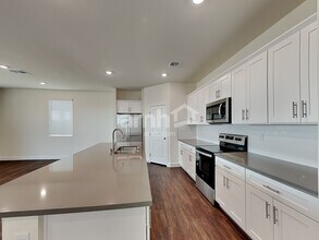 830 Longwood Gdns St in Las Vegas, NV - Foto de edificio - Building Photo
