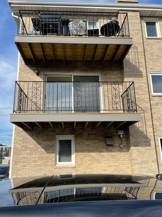 8839 N Greenwood Ave in Niles, IL - Foto de edificio - Building Photo