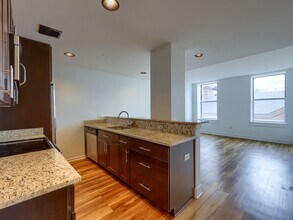 231 State St, Unit Apt 304 in Harrisburg, PA - Foto de edificio - Building Photo