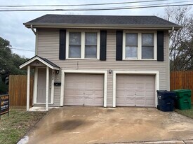 304 W Chauncy St in Brenham, TX - Building Photo