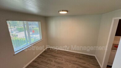 329 SW 10th St in Corvallis, OR - Building Photo - Building Photo