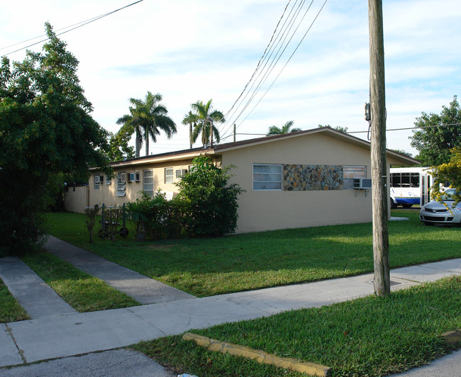 10978-10992 SW 5th St in Miami, FL - Building Photo - Building Photo