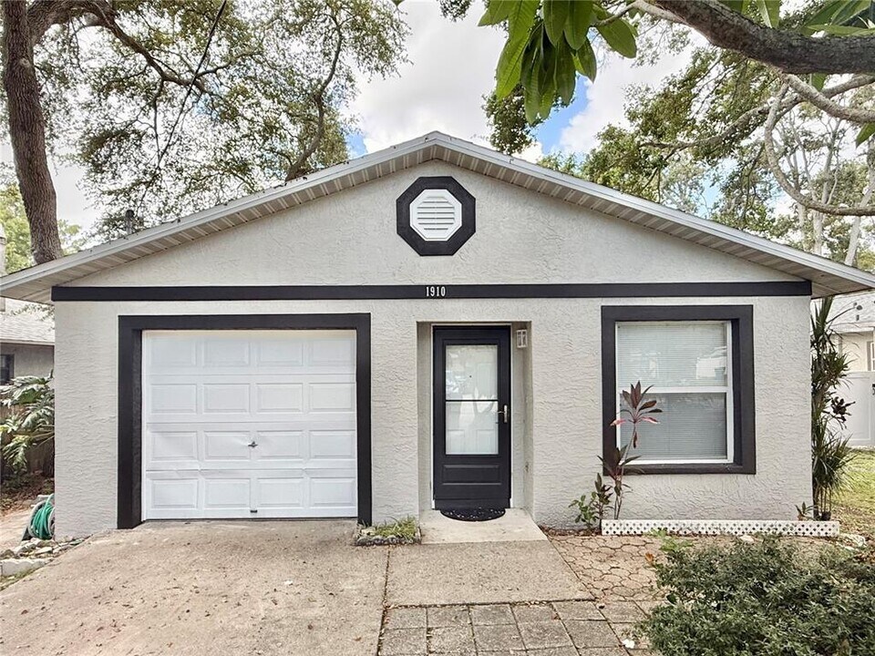 1910 Oak St N in Clearwater, FL - Building Photo