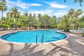 2830 Tiburon Blvd E in Naples, FL - Foto de edificio - Building Photo