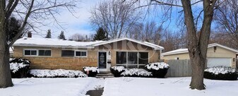 303 N Prospect Ave in Mundelein, IL - Building Photo