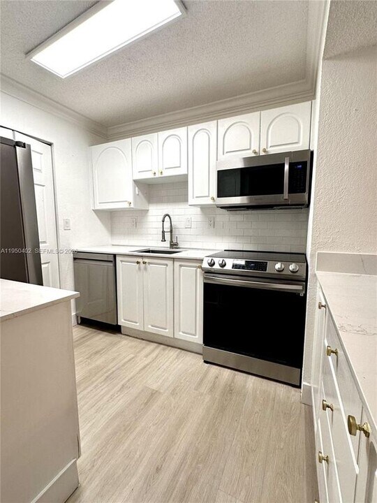 10795 SW 108th Ave in Miami, FL - Foto de edificio