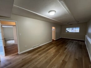 656 Gatensbury St in Coquitlam, BC - Building Photo - Building Photo