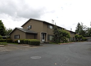 Rockwood Village in Portland, OR - Foto de edificio - Building Photo