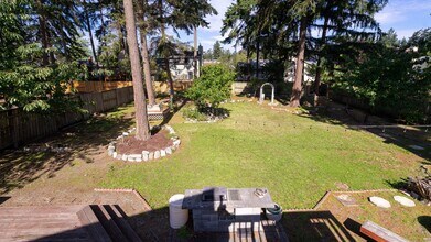 564 NW 2nd Ave in Oak Harbor, WA - Building Photo - Building Photo