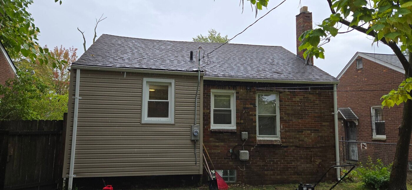 19451 Woodingham Dr in Detroit, MI - Building Photo