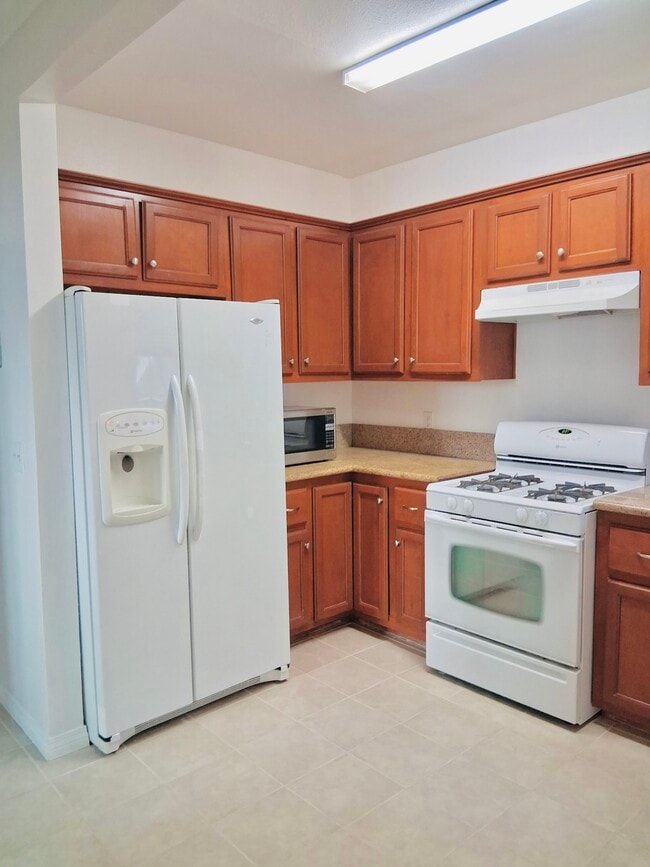 4762 Lexington Ave