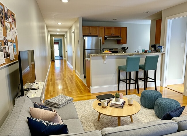 68 Egmont St in Brookline, MA - Building Photo - Building Photo