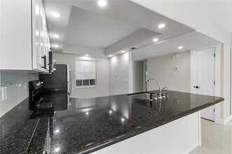 605 Oaks Dr in Pompano Beach, FL - Building Photo - Building Photo
