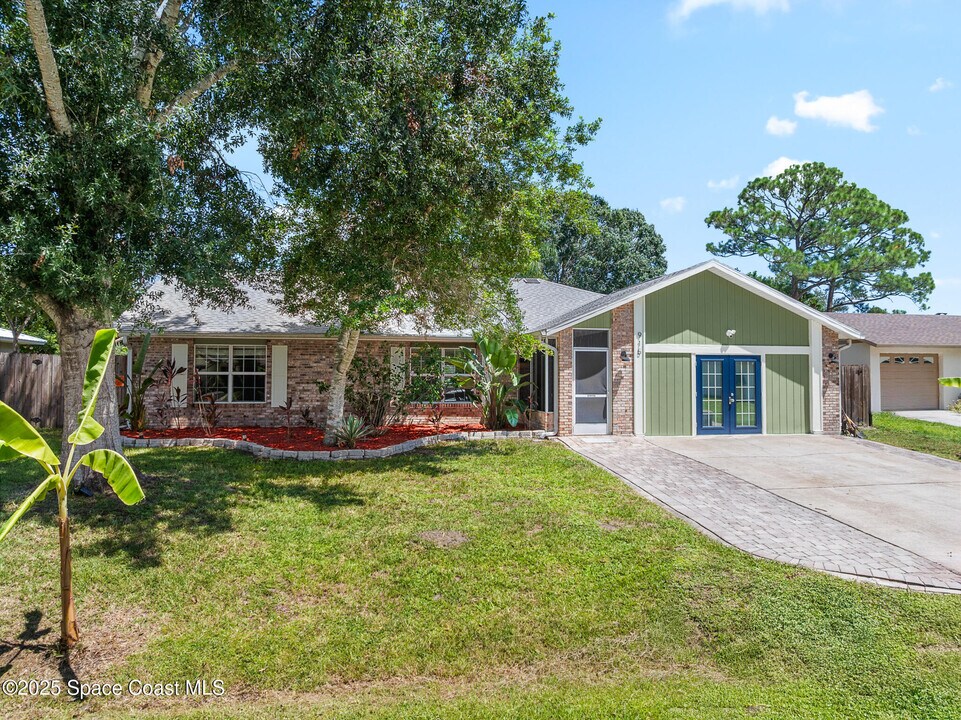 915 Kenmore St NW in Palm Bay, FL - Building Photo