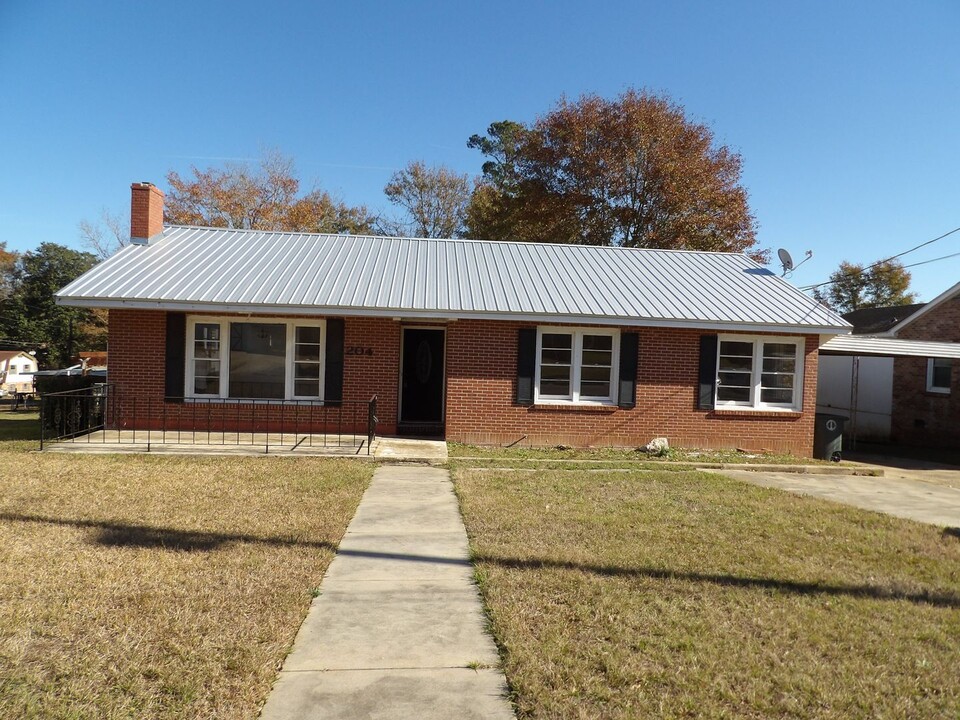 204 Gilbert St in Enterprise, AL - Building Photo
