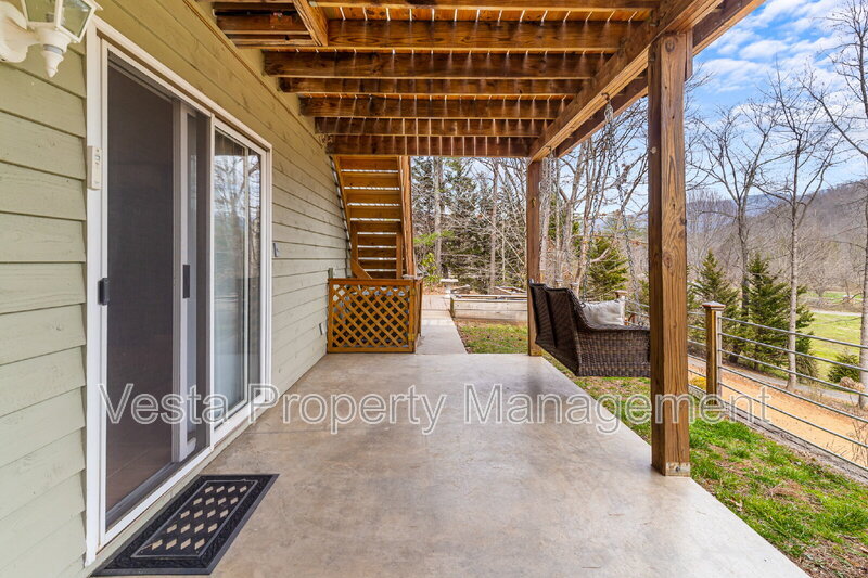 857 Reems Creek Rd in Weaverville, NC - Building Photo