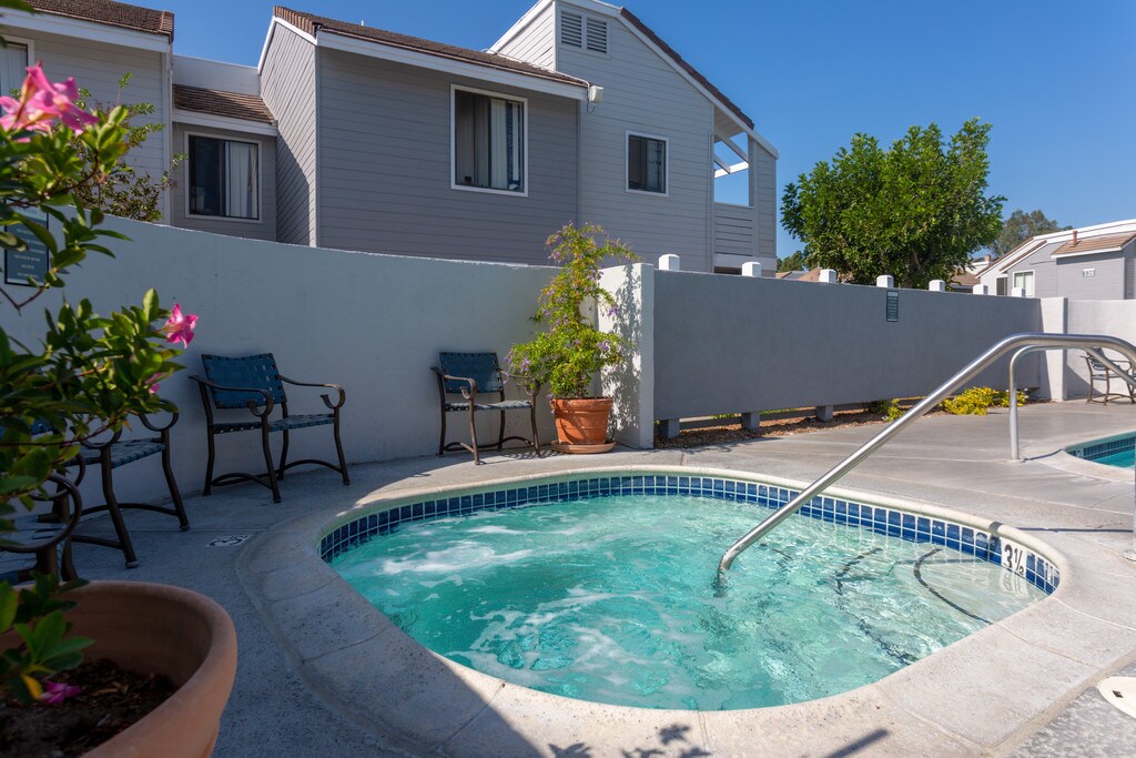 Highland Orchard Apartments in Placentia, CA