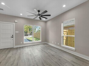 7802 Queen St in Houston, TX - Building Photo - Building Photo