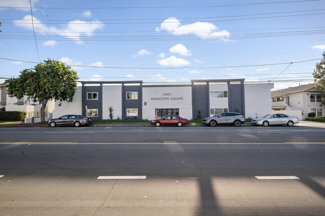 Arlington Square Apartments in Torrance, CA - Building Photo - Building Photo