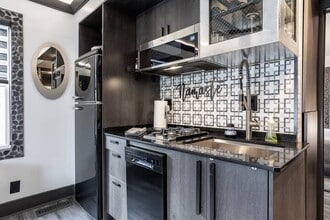 8499 Evergreen Ave, Unit Karma Studio 1BR1BA in Indianapolis, IN - Foto de edificio - Building Photo