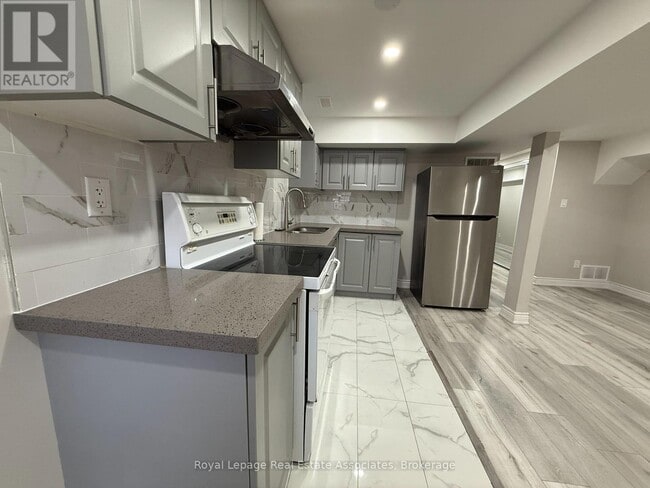 6978 Tassel Crescent in Mississauga, ON - Building Photo - Building Photo