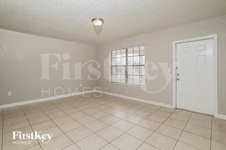 1000 NE 211th Terrace in Miami, FL - Building Photo - Building Photo