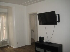 1781 Orchid Ave in Los Angeles, CA - Foto de edificio - Building Photo