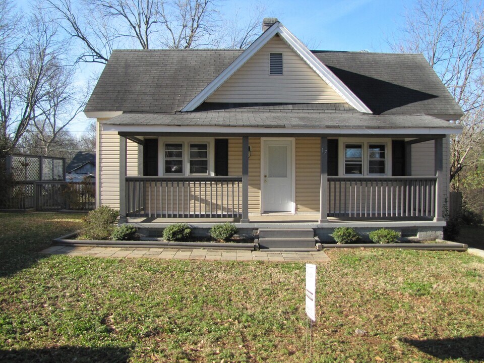 17 Hatch St in Greenville, SC - Building Photo