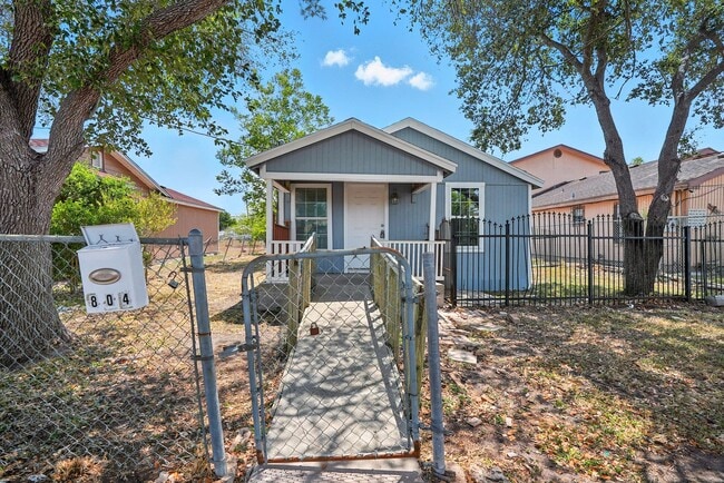 property at 804 Illinois St