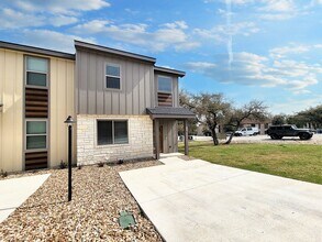 528 Palmer Dr in Point Venture, TX - Building Photo - Building Photo