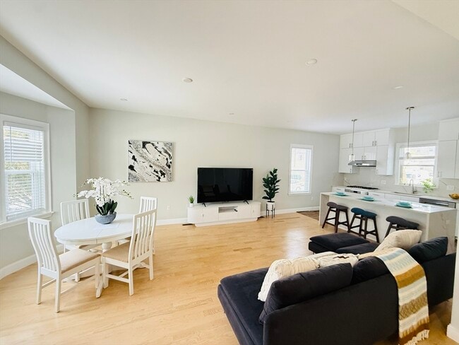 4 Baldwin St in Newton, MA - Building Photo - Building Photo