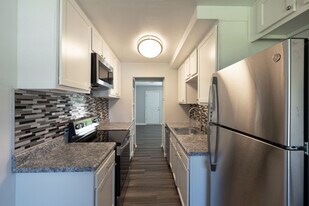 Presidential Townhome Rentals in Guilderland, NY - Building Photo