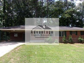 5895 Jonesboro Rd in Morrow, GA - Building Photo