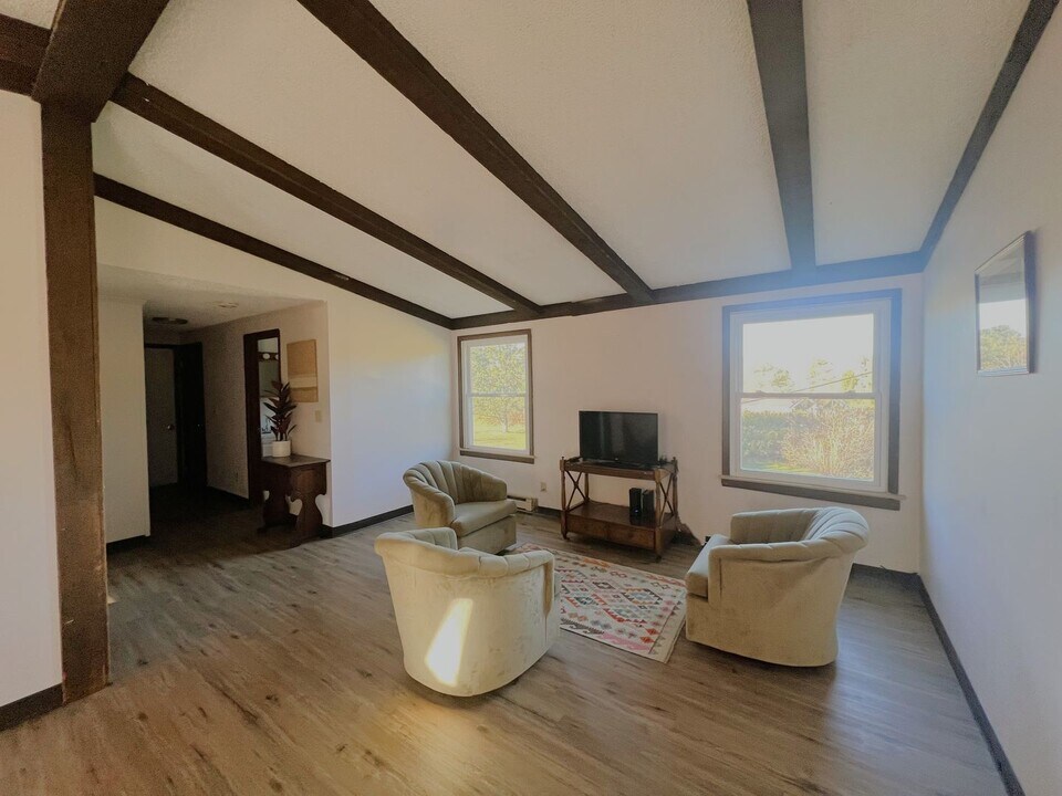 213 Cloverdale St in Pittsfield, MA - Building Photo
