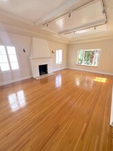 223 S Gale Dr in Beverly Hills, CA - Building Photo - Building Photo