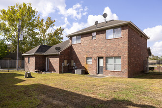 Humblewood Apartments in Humble, TX - Foto de edificio - Building Photo