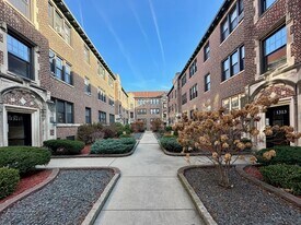 1322 Oak Ave in Evanston, IL - Building Photo