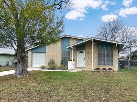 9018 Chaminade Dr in San Antonio, TX - Building Photo