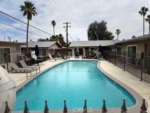 686 E Cottonwood Rd, Unit 5 in Palm Springs, CA - Building Photo - Building Photo