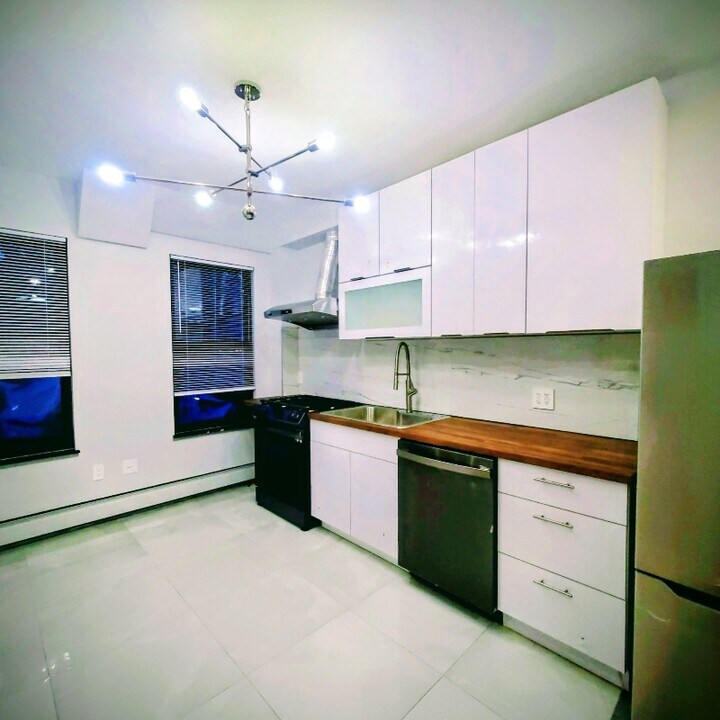 232 1st St in Jersey City, NJ - Building Photo