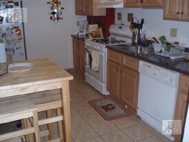 33 Egremont Rd, Unit 3 in Boston, MA - Building Photo