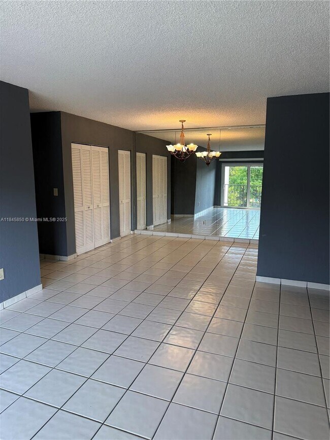 5501 NW 7th St in Miami, FL - Building Photo - Building Photo