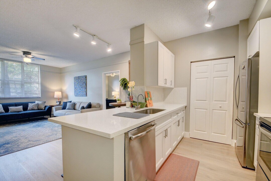 780 S Sapodilla Ave in West Palm Beach, FL - Building Photo