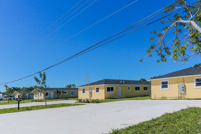 Walnut Villas in Homestead, FL - Foto de edificio - Building Photo